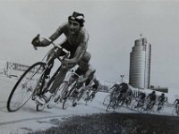 Kranjčevićeva ulica 1987. godine. Biciklisti na biciklističkoj stazi NK Zagreba